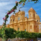 Sizilien - Notos Kathedrale mit Blumenschmuck