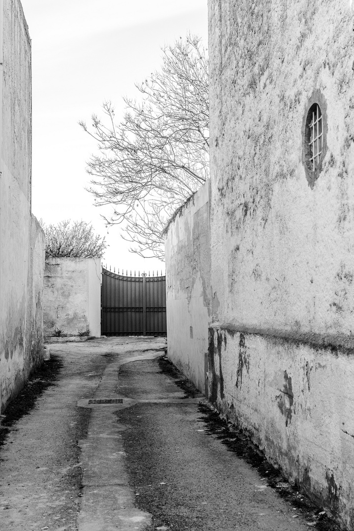 Sizilien - Trapani - Tor am Ende der Strasse