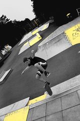 sk8te yellow