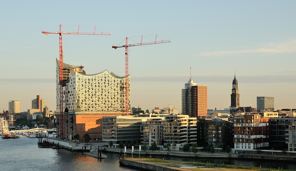 SKANDALBAU ELBPHILHARMONIE, 77 Millionen Euro Kosten veranschlagt, mittllerweile bei einer...