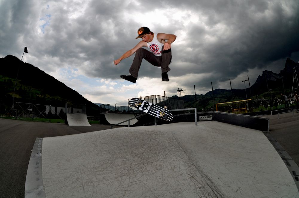 Skateboarding by mrmphotography 