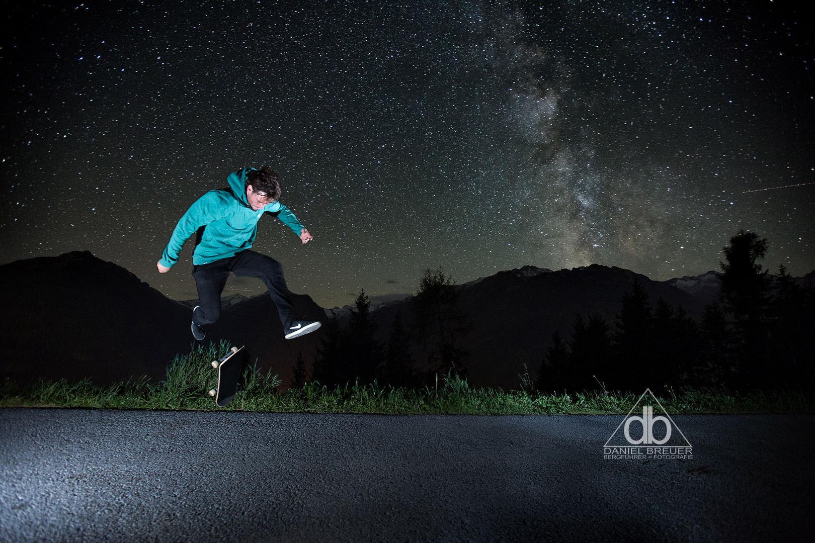Skateboarding in der Nacht