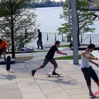 Skater in der Hafencity in Hamburg