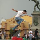 Skaters en Parque Juan Santamaría Alajuela olliedrink