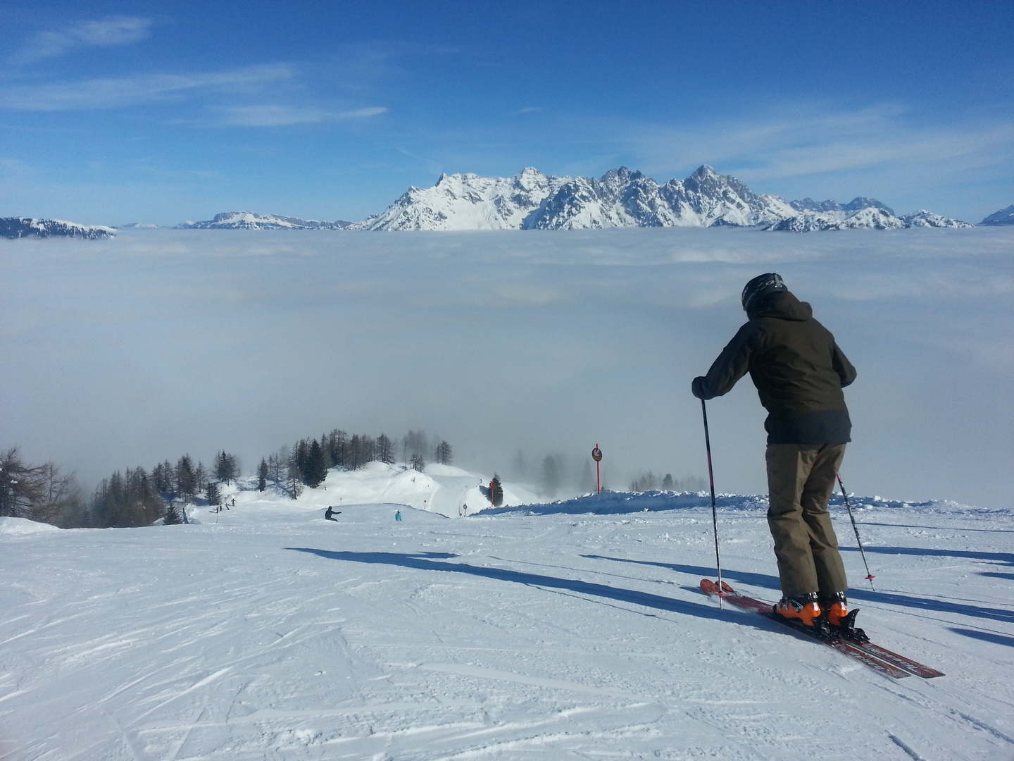 Skifahren über den Wolken