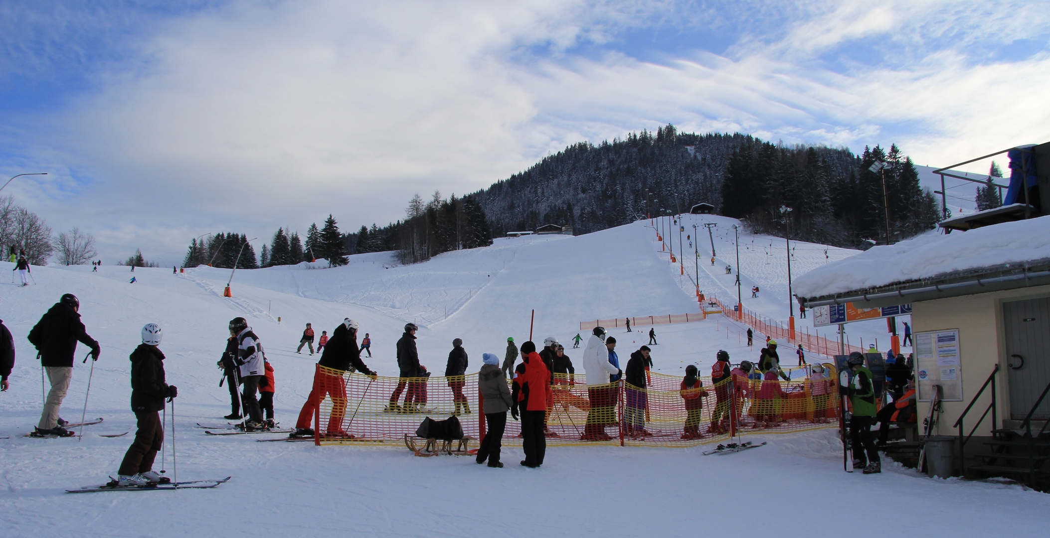 Skifahrer müssen auch anstehen ;-)