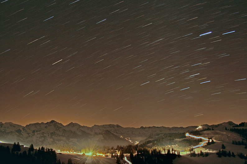 Skigebiet bei Nacht