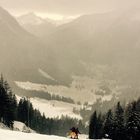 Skiläufer in grandioser Alpenlandschaft