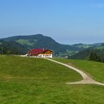 "Skilift Missener Tal zur Juget Alpe vom Gipfelkreuz Köpfle gesehen"