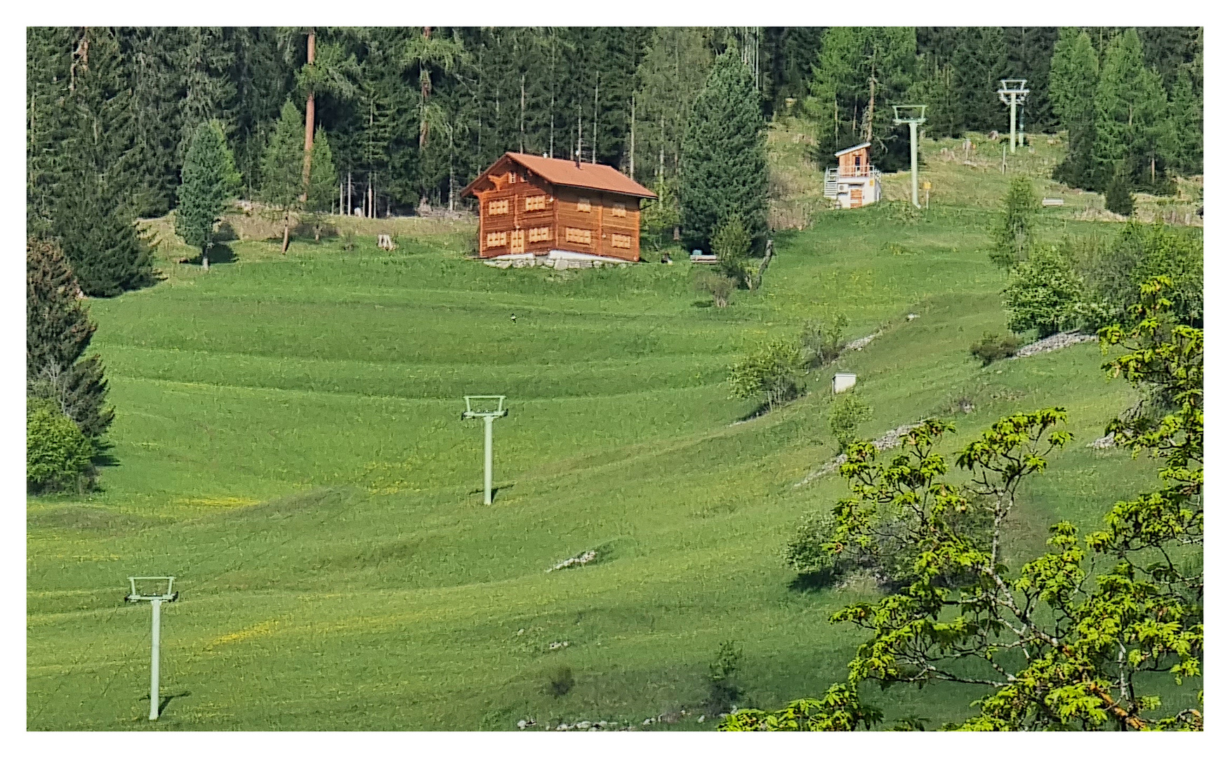 Skilift mit Unterkunft im Sommer