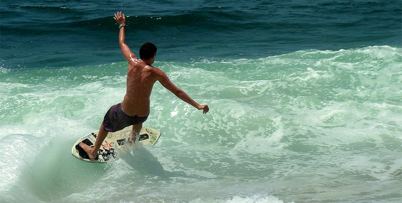 Skimboarder Windansea, San Diego