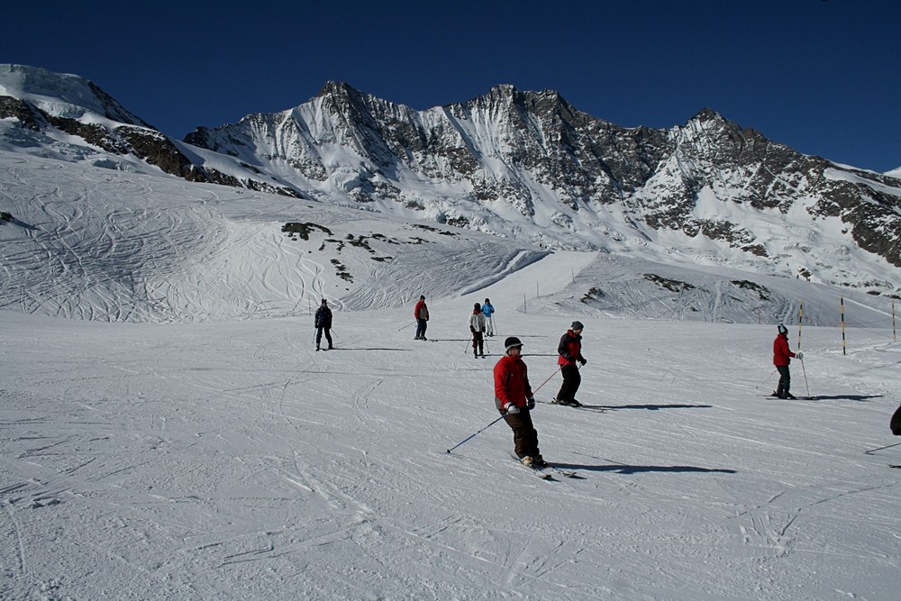 Skipiste in Saas Fee mit Domblick