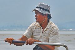 Skipper on the tiller bar