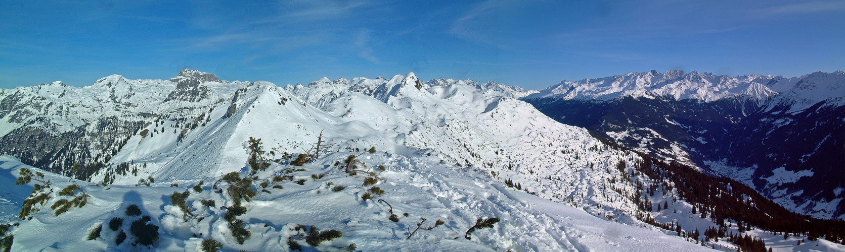 Skitour von Bartholomäberg zum Wannakopf-Gipfelpanorama