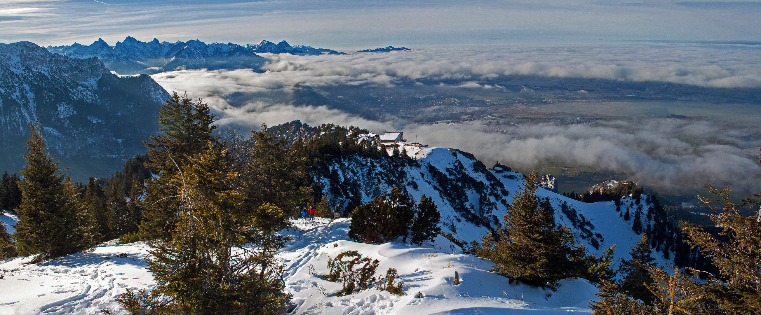 Skitouren-Rundblick vom Branderschrofen mit Blick in die Tannheimer Berge