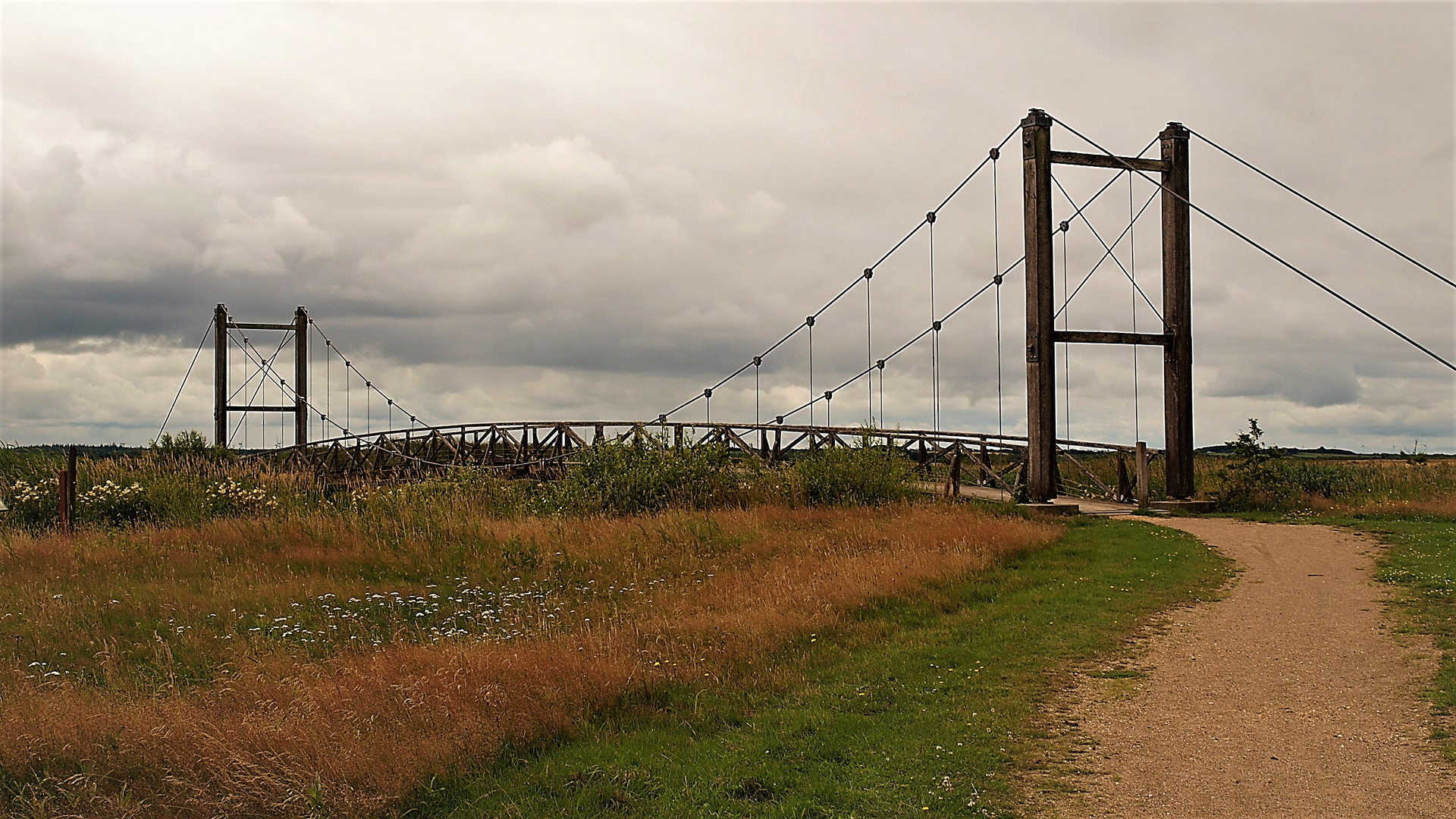 Skjern Enge - hölzerne Hängebrücke