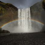 Skógafoss mit Regenbogen