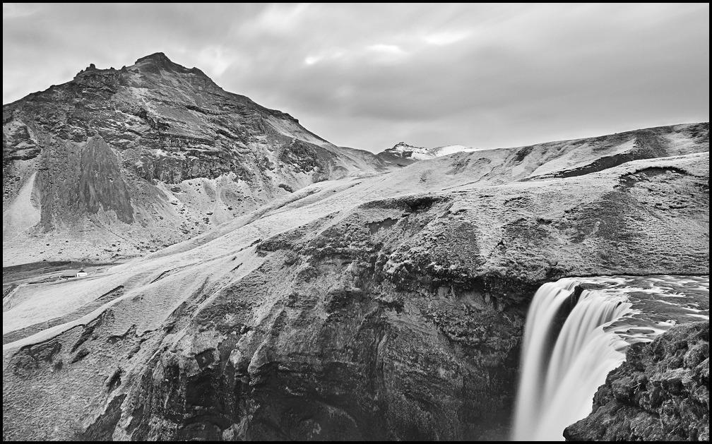 Skógafoss waterfall & Drangshlíðarfjall