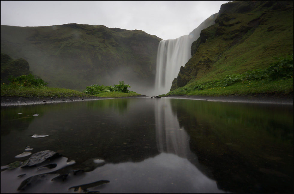 skogarfoss gespiegelt