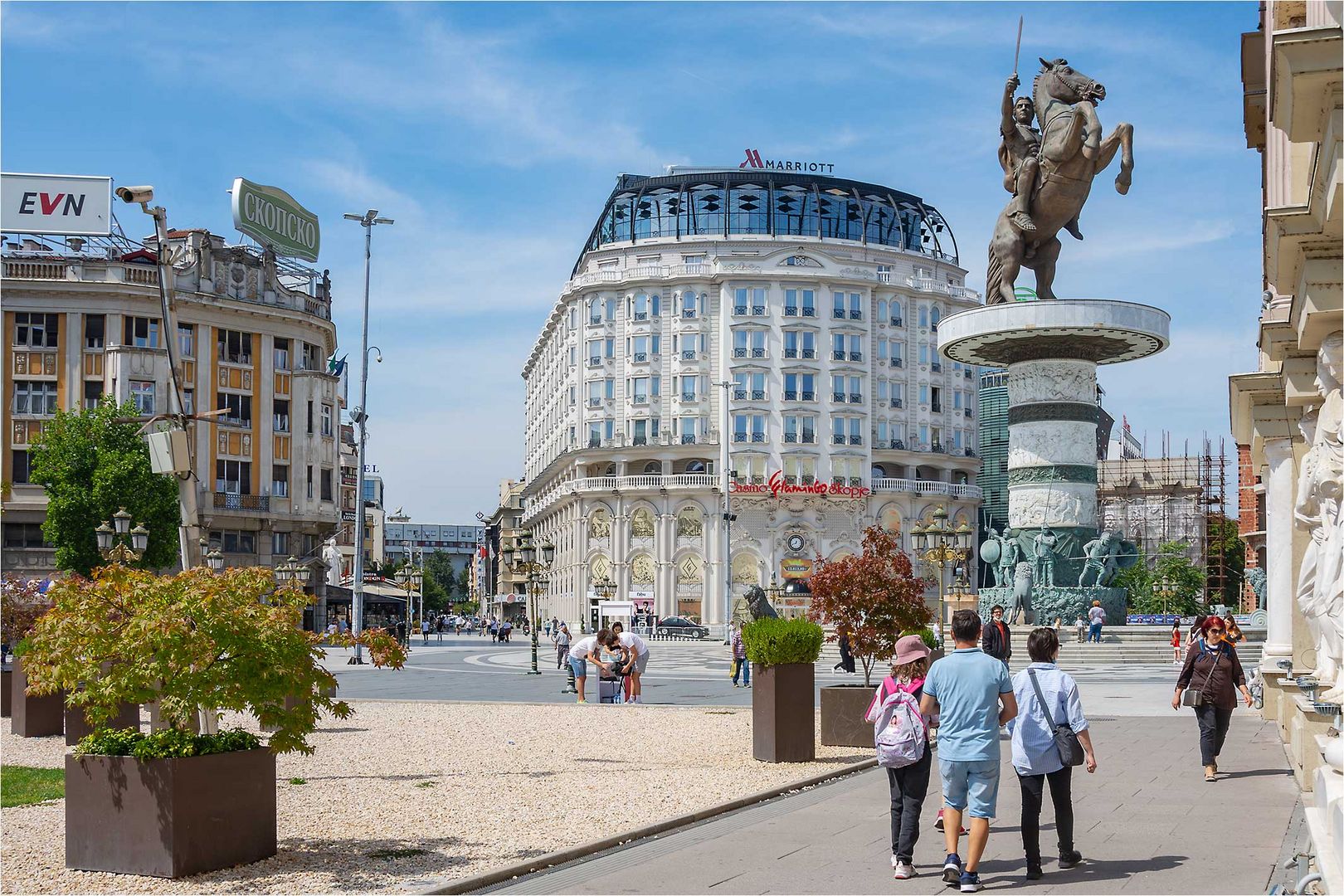 Skopje - Platz Mazedonien mit Skulptur "Alexander der Große"