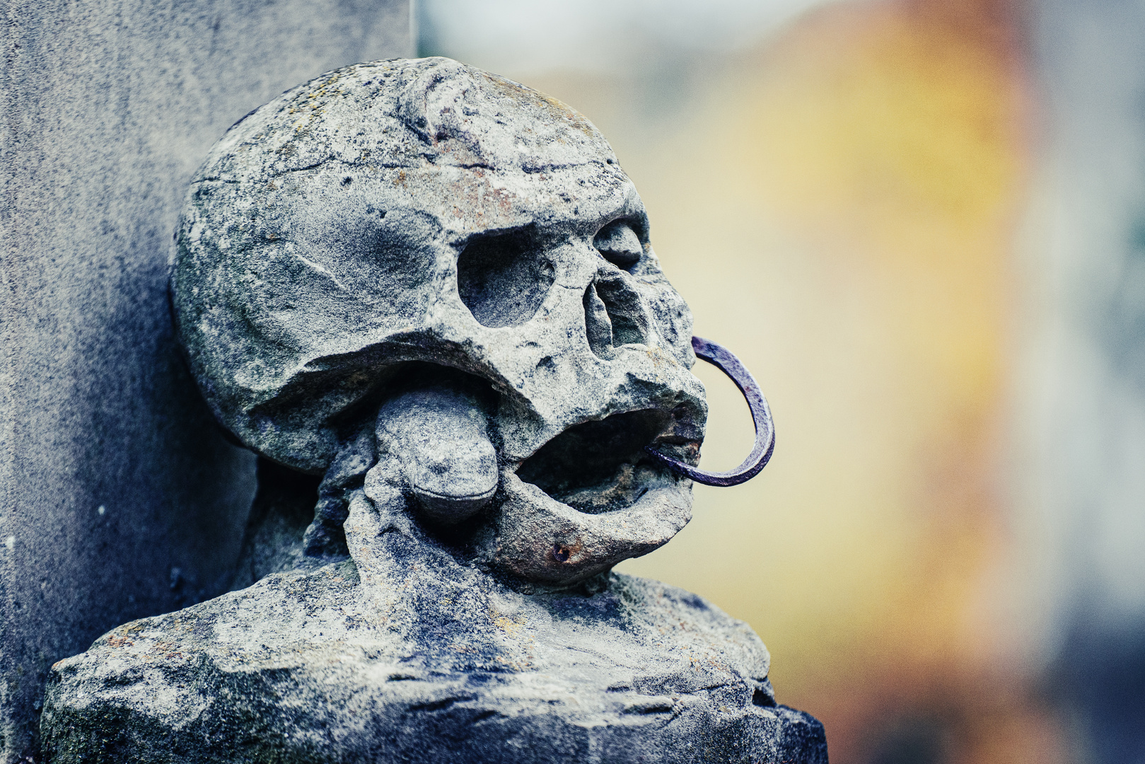 Skulptur am Alten Friedhof