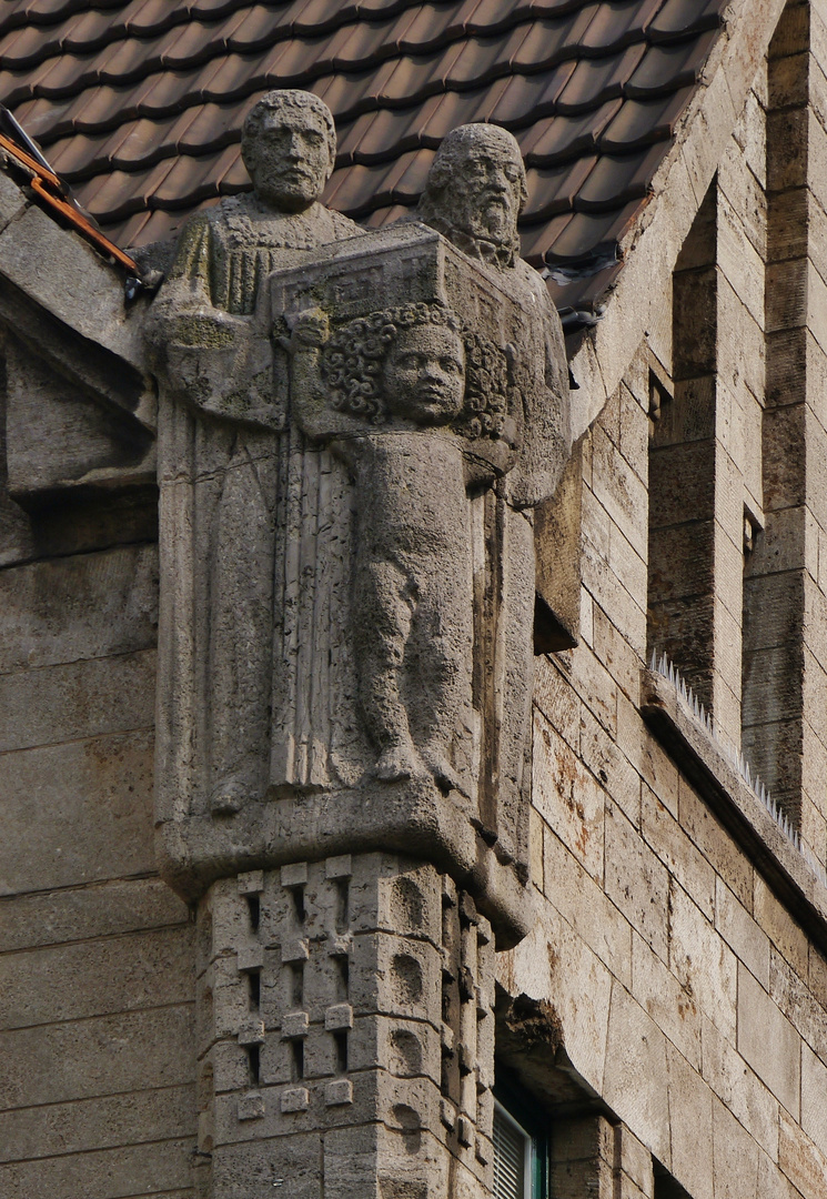 Skulptur am Haus Puppenkönig