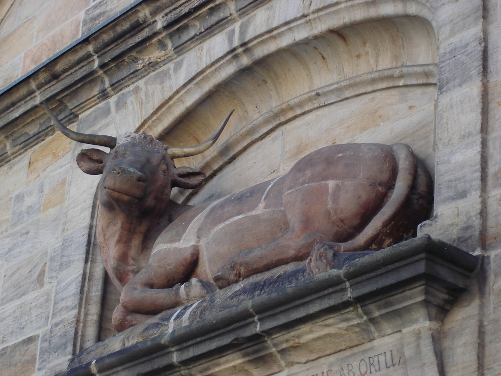 Skulptur an öffentlichem Gebäude in Bamberg