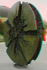 Skulptur auf dem Büchner-Platz in Darmstadt (Farbanaglyphe rot/cyan)