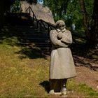 Skulptur „Die Frierende“ …