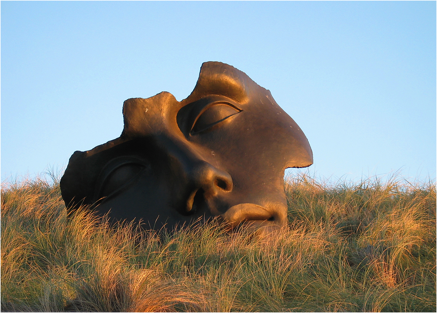 Skulptur im Abendlicht