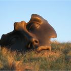 Skulptur im Abendlicht