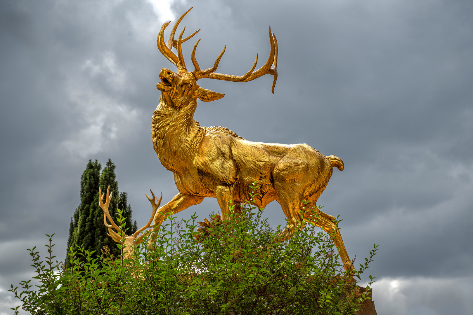 Skulptur im Garten von Schloss Drachenburg