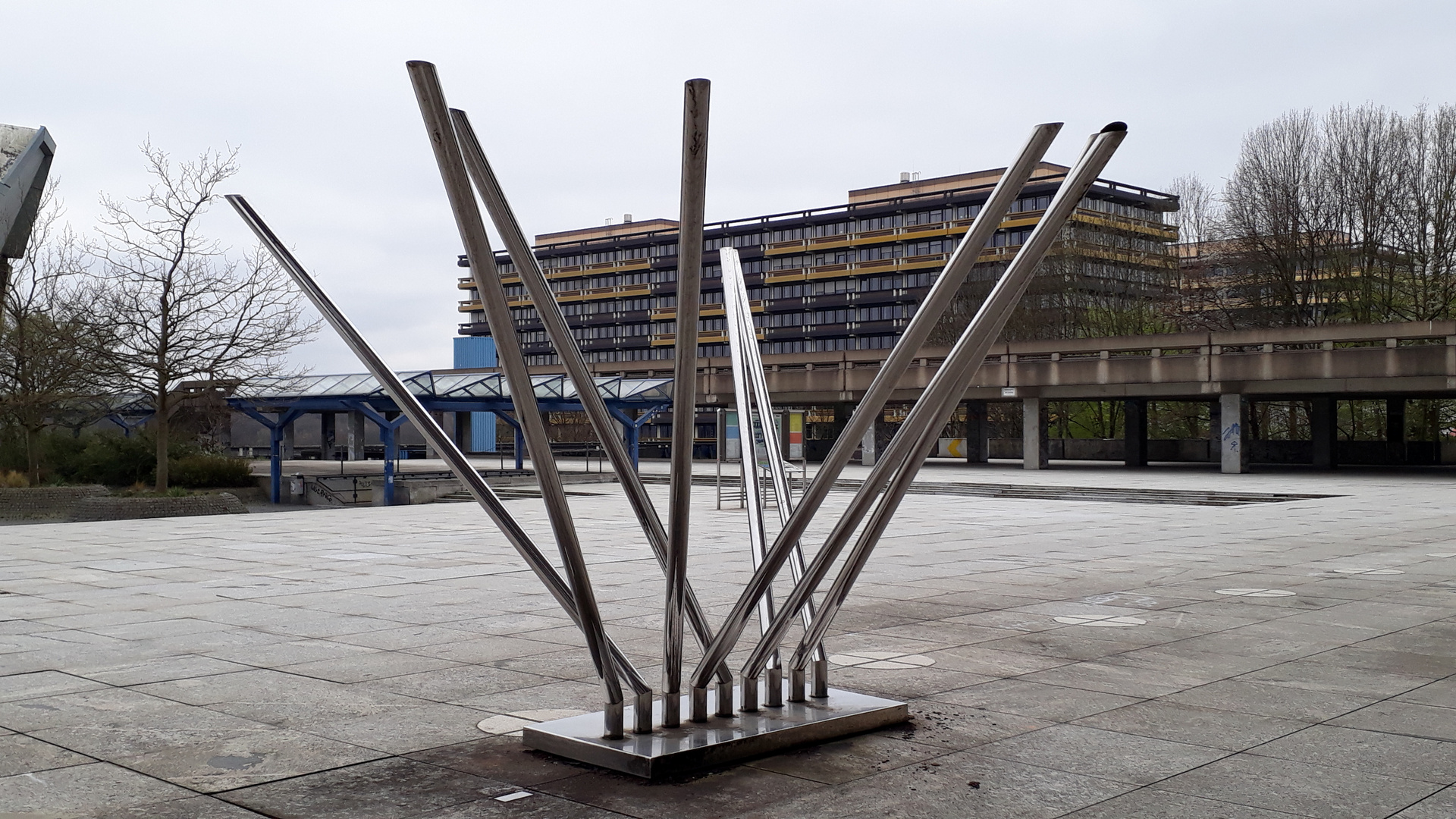 Skulptur im Gelände der RUB