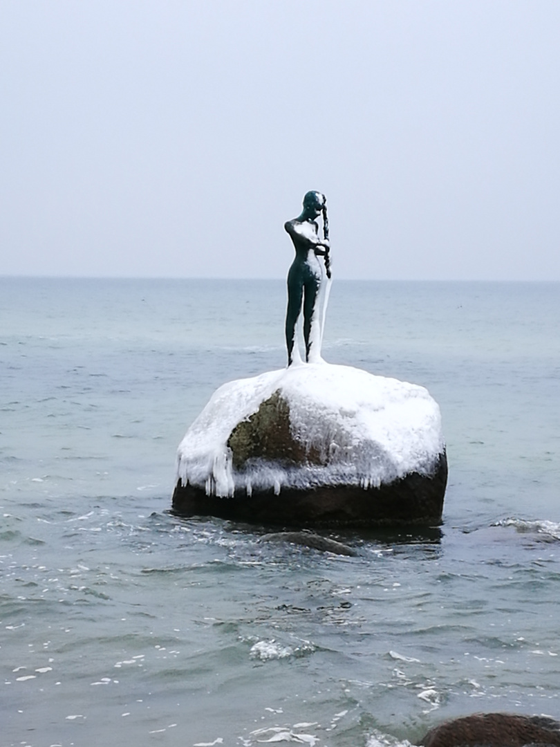 Skulptur im Meer