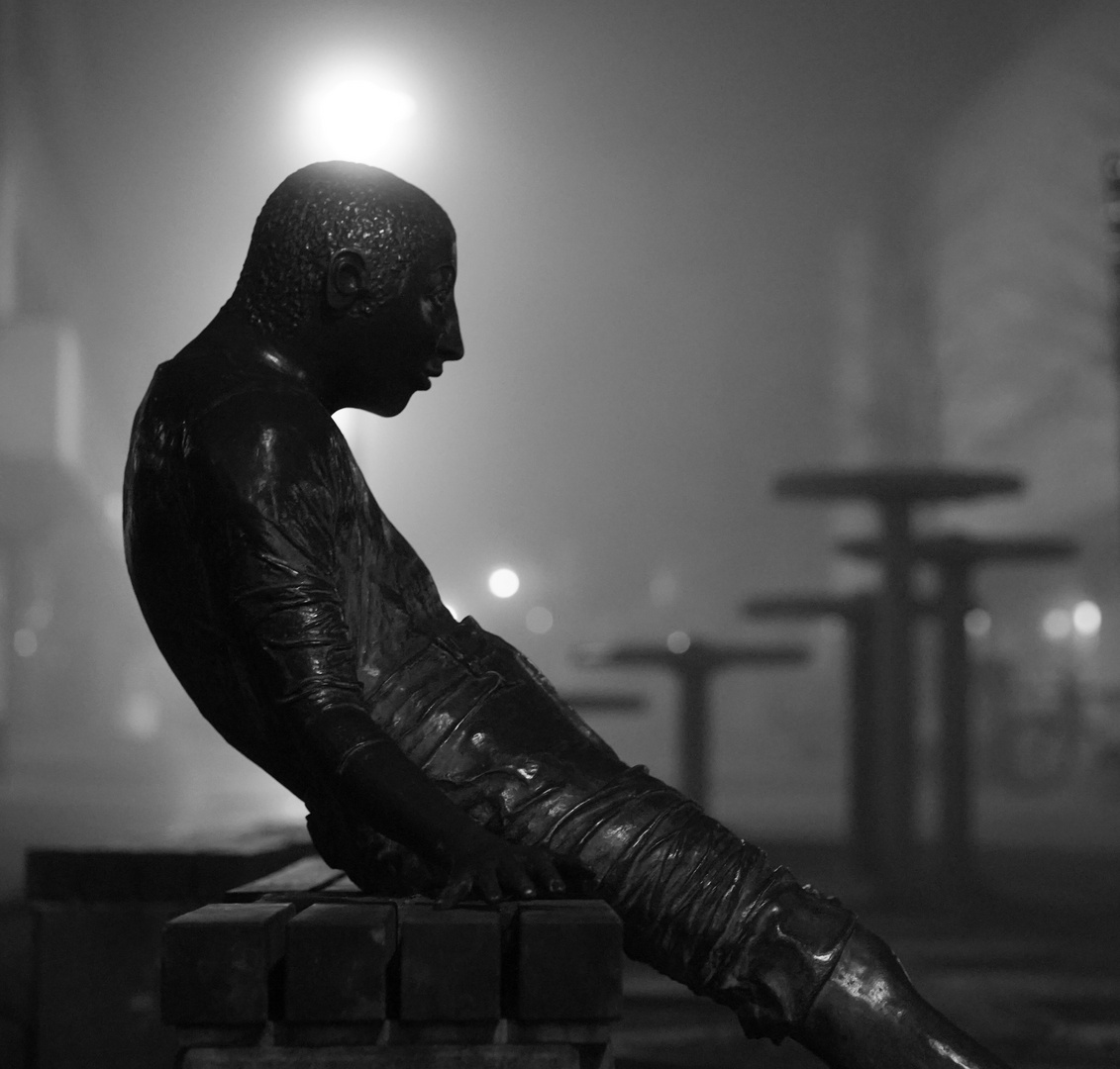 Skulptur im Nebel