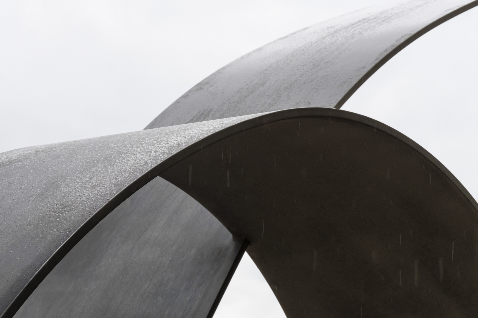 Skulptur im Regen