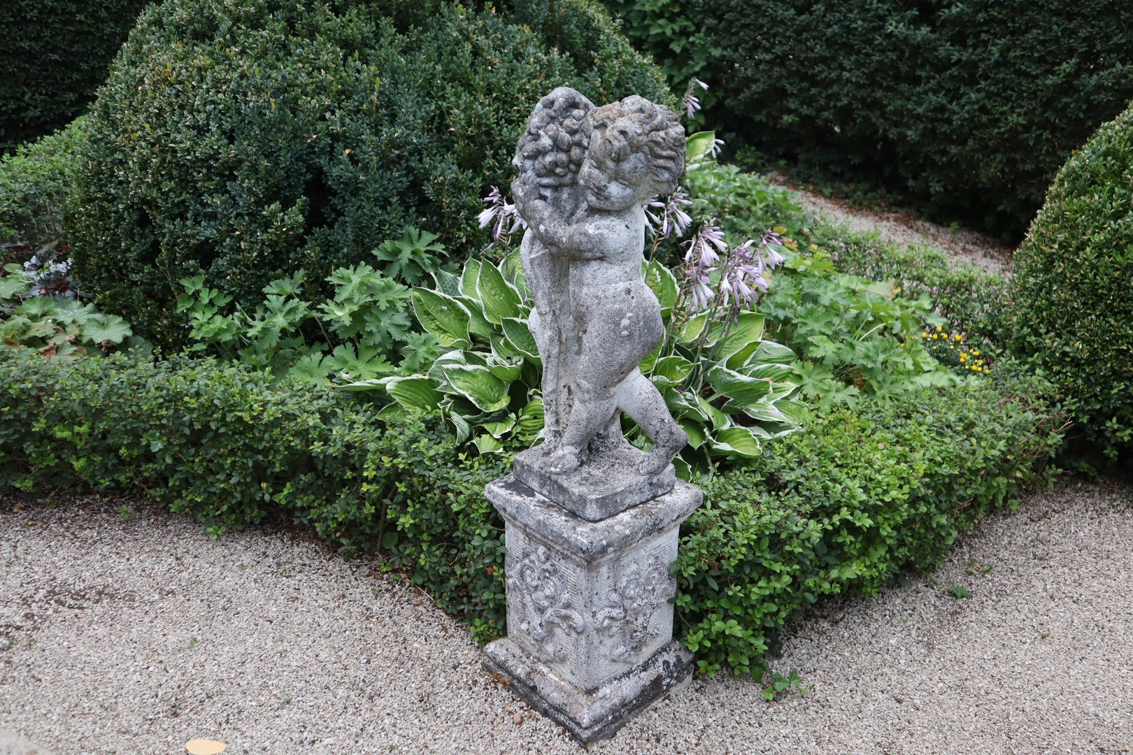 Skulptur im Rockokogarten