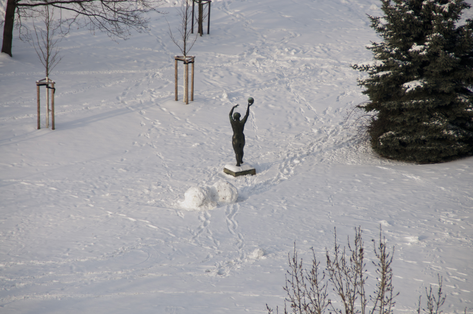 Skulptur im Schnee!