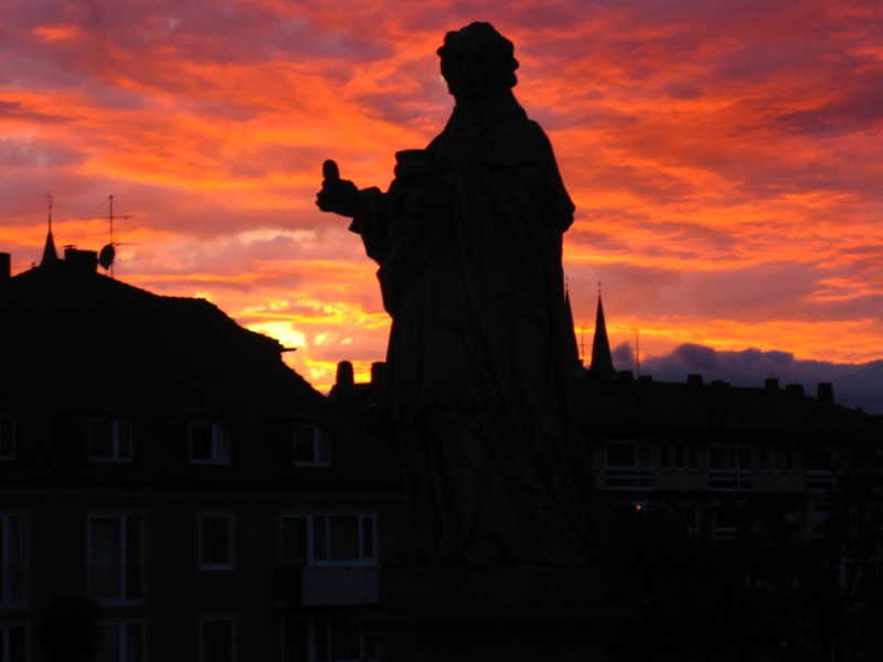 Skulptur im Sonnenuntergang