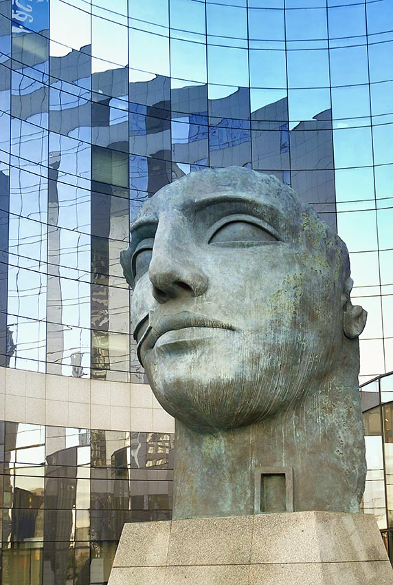 Skulptur im Viertel La Défense