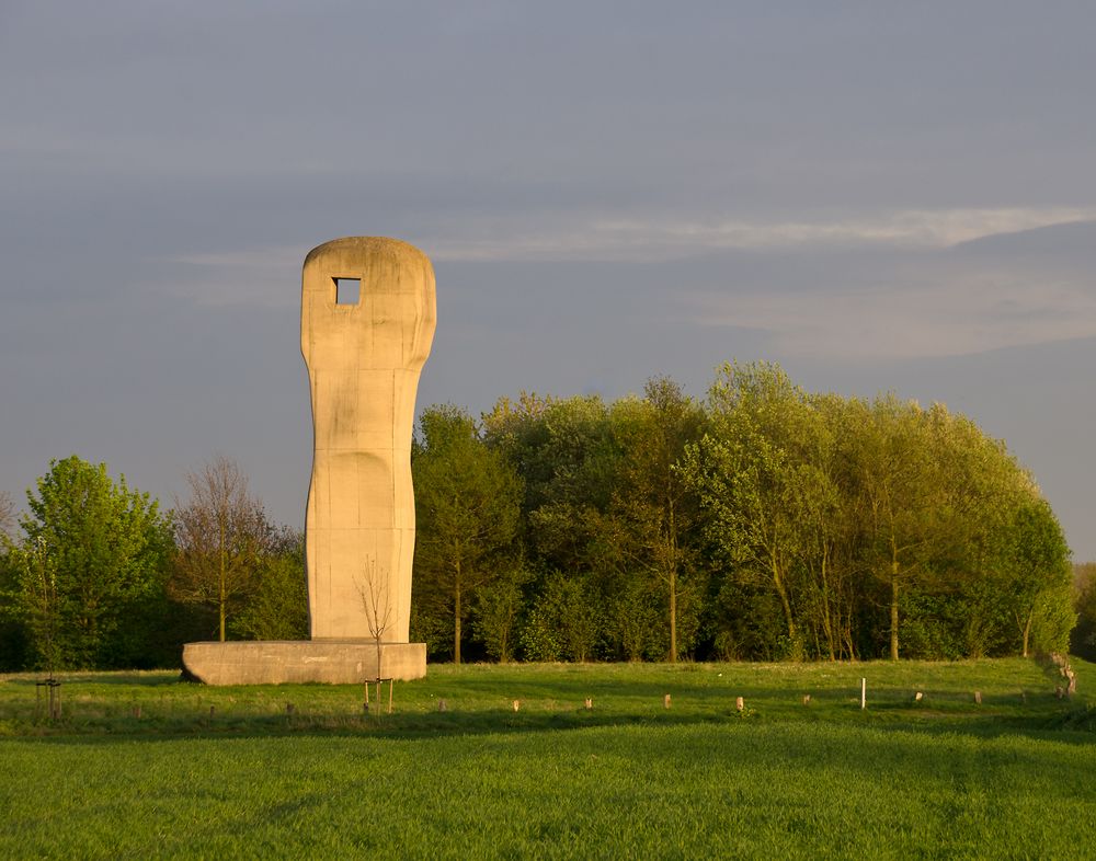 Skulptur in der Abendsonne