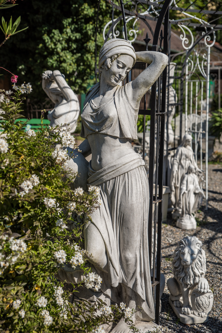 Skulptur in Garten