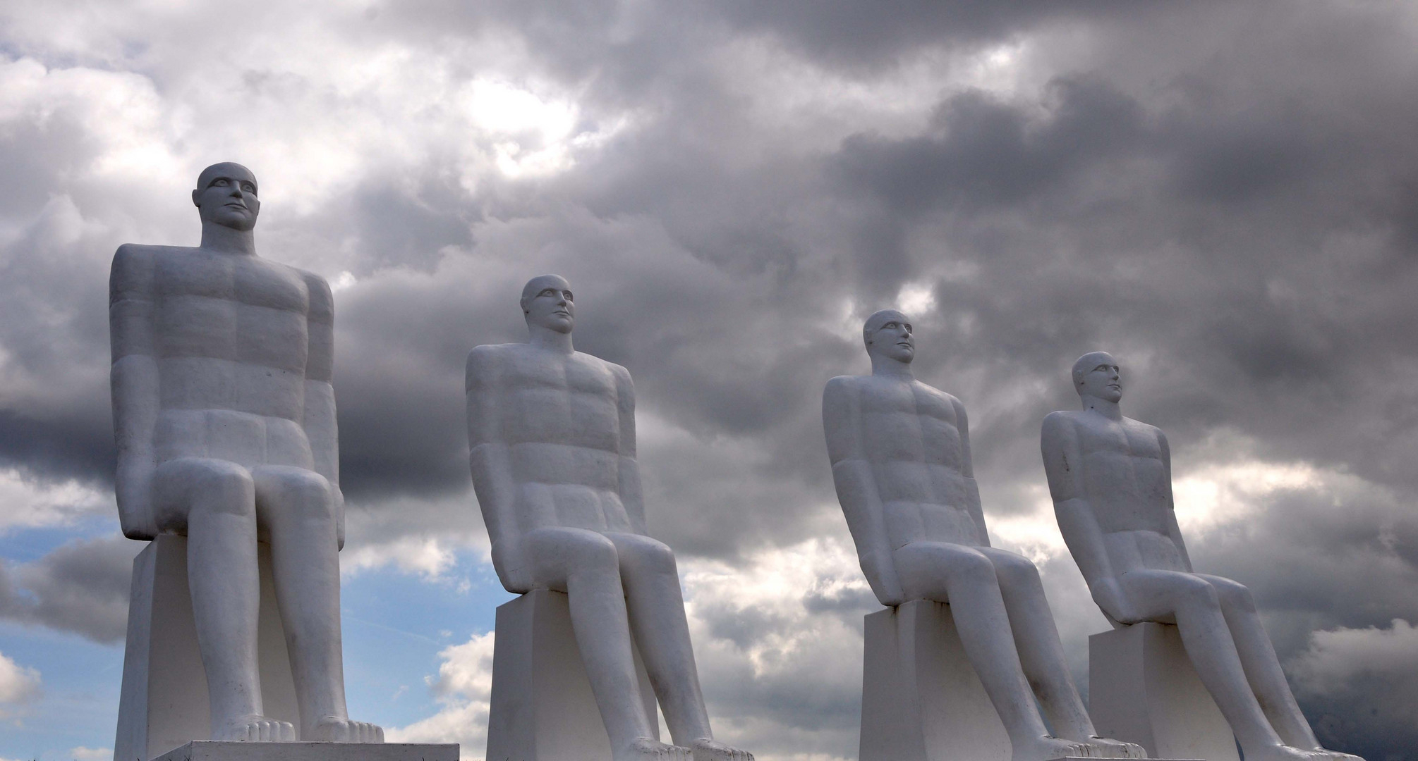 Skulptur: Menschen am Meer