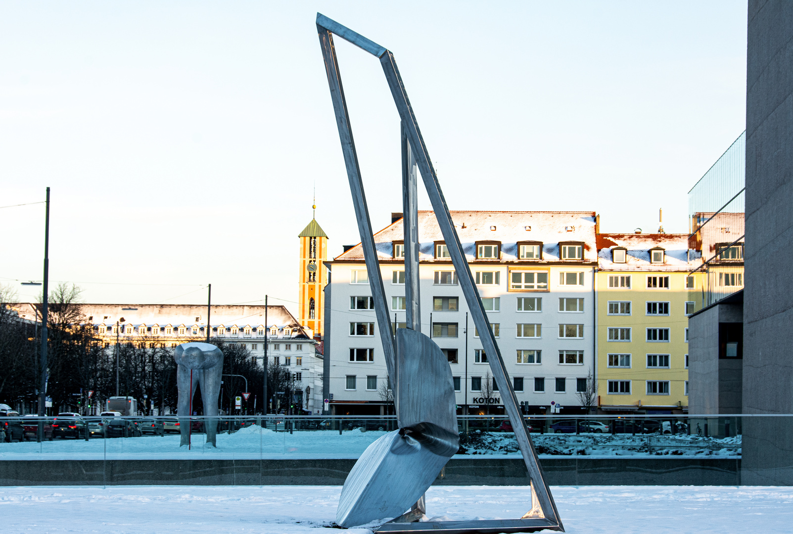 Skulptur mit Durchblick