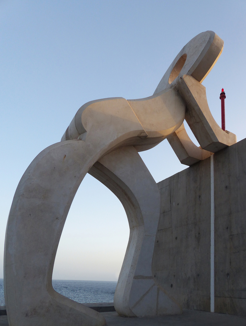 Skulptur mit Leuchtfeuer.... 