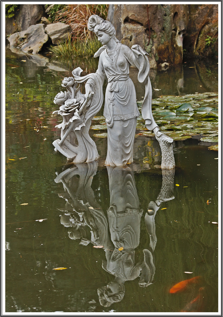 Skulptur mit Spiegelung