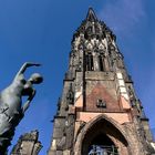 Skulptur neben der Nikolai-Ruine