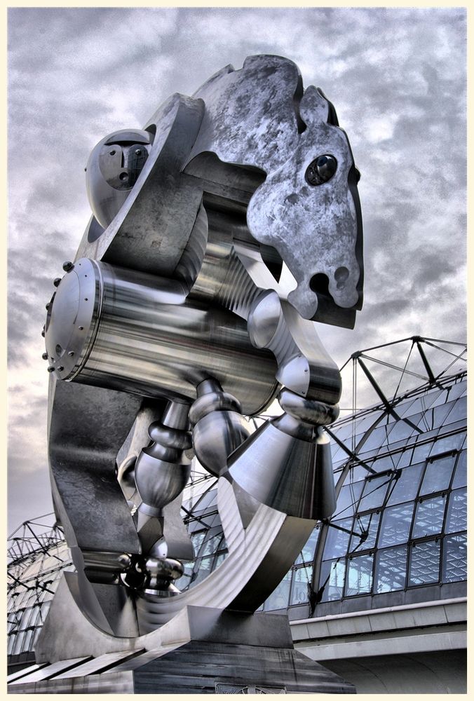 skulptur ' rolling horse' vor dem lehrter bahnhof (hauptbahnhof) 2