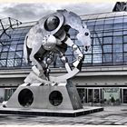 skulptur  ' rolling horse' vor dem lehrter bahnhof (hauptbahnhof)