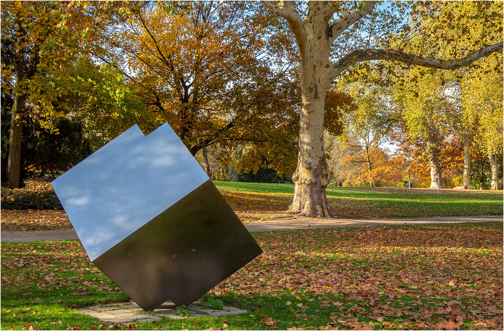 Skulptur und Himmel